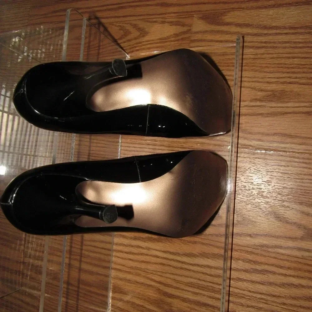 TAHARI Riddle Black Peep Toe Leather Pumps Sz 6.5M
